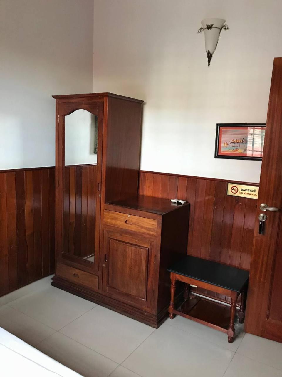 Retro Quarter Mb Pansiyon Siem Reap Dış mekan fotoğraf